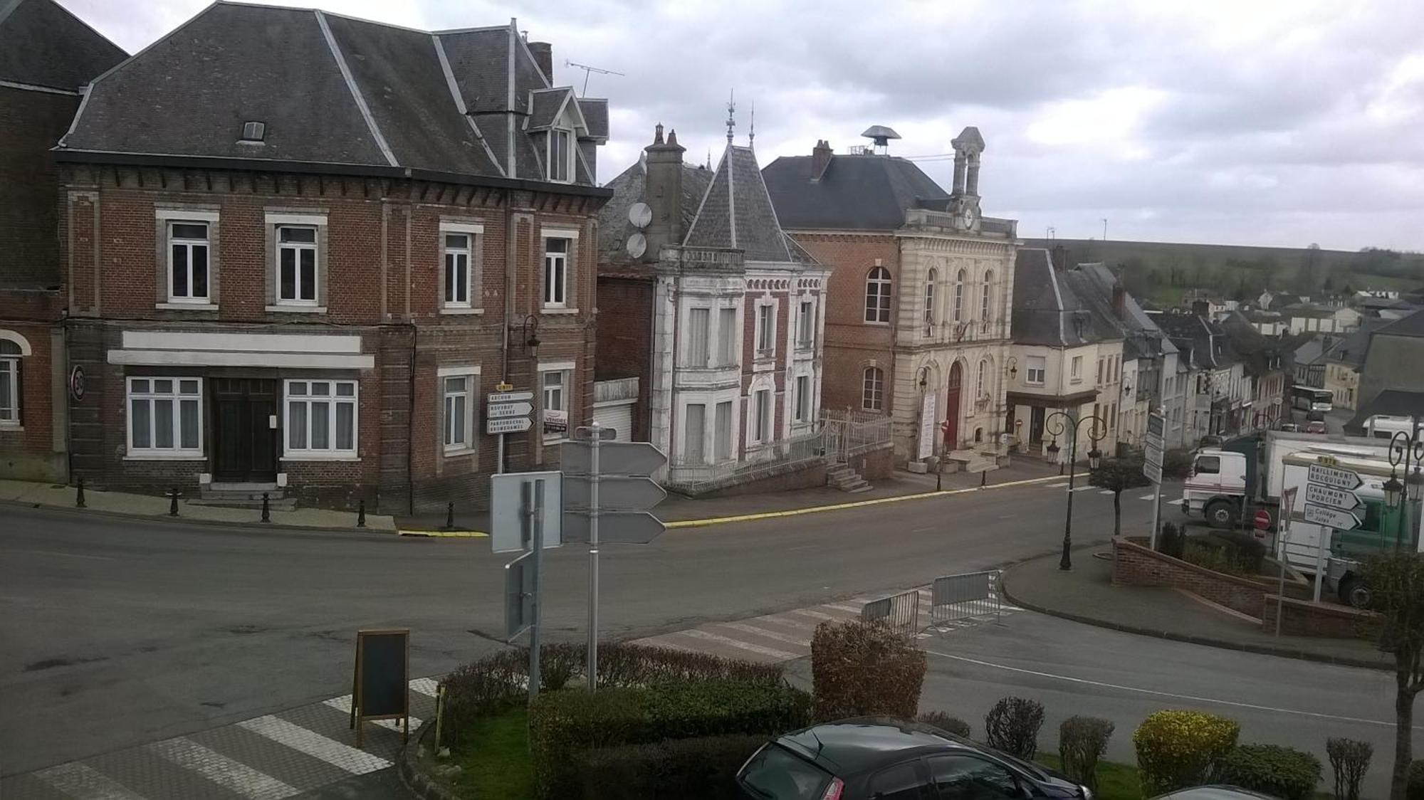 Entre Nous Hotell Rozoy-sur-Serre Rum bild