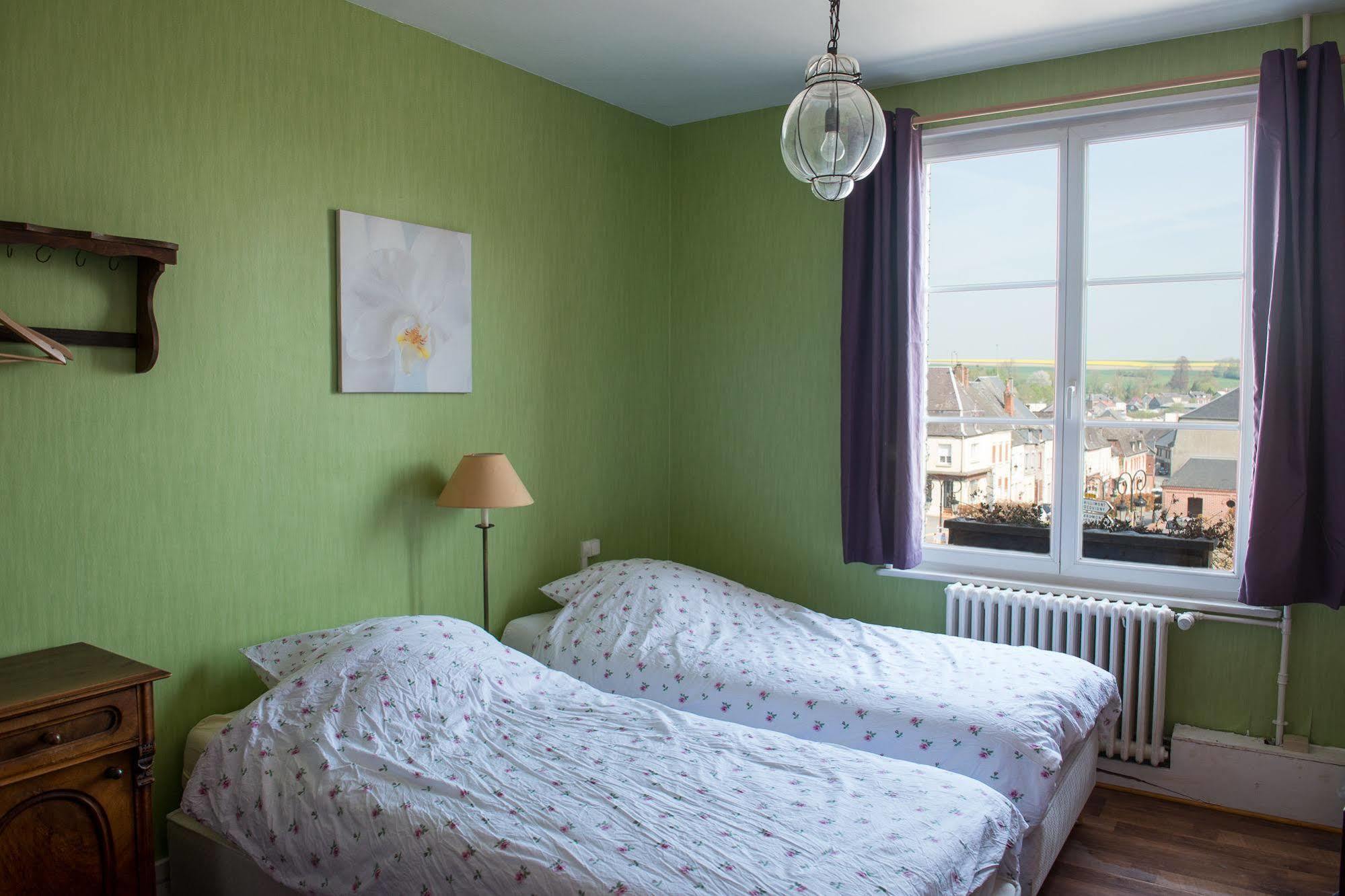 Entre Nous Hotell Rozoy-sur-Serre Exteriör bild